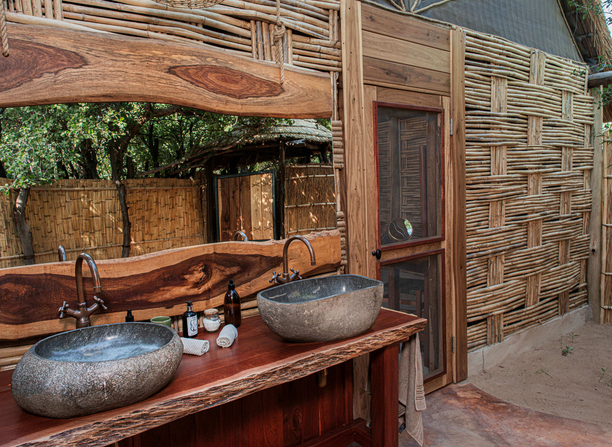 Mwamba Bush Camp bathroom