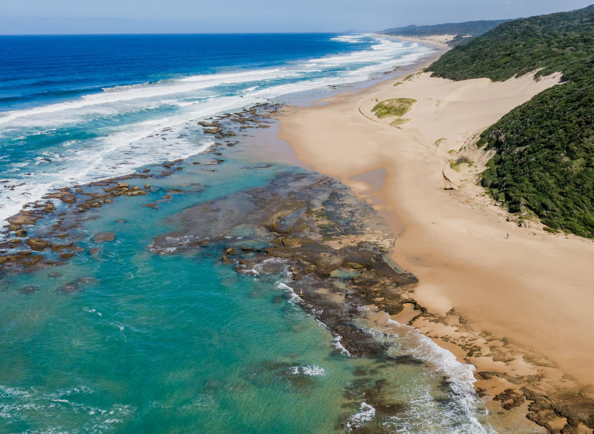 Thonga Beach Lodge - Beach and Reef.