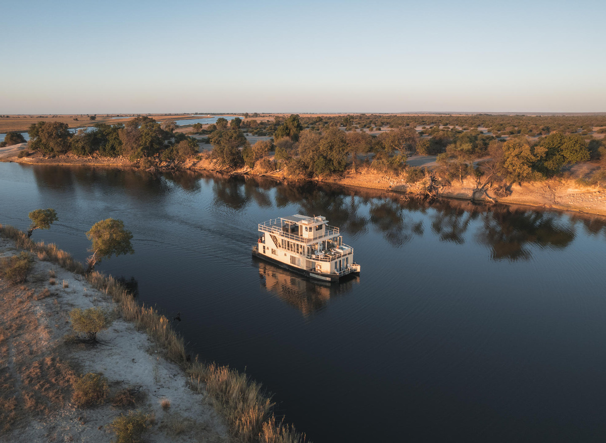 Chobe Princess close to Serondela.jpg