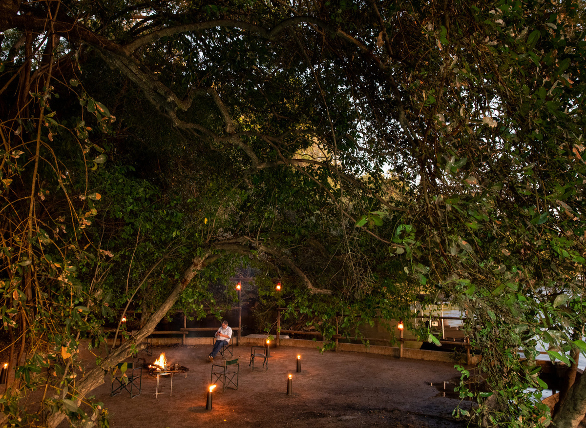 Ichingo Chobe River Lodge | Beach Bonfire
