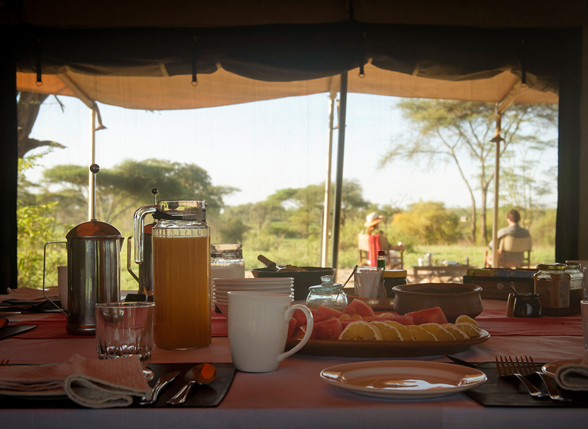 Breakfast is served at Pembezoni camp