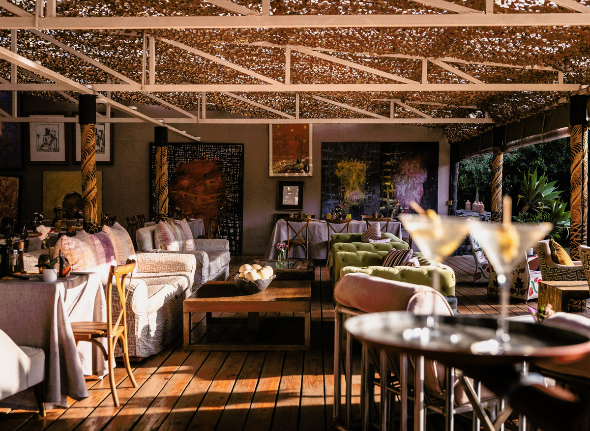 Hemingways Eden Residence | The Deck & Egg Bar