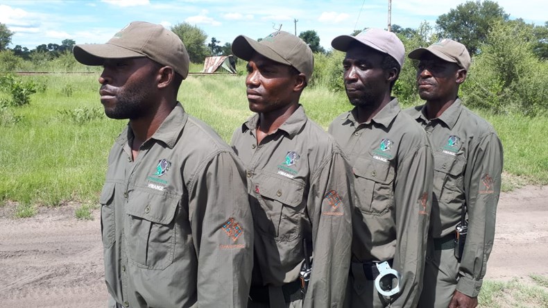 DD0E-scouts-in-new-uniforms-from-safari-pro-feb19.jpg