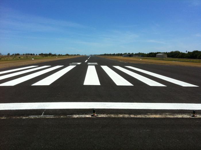 new_airport_tarmac.jpg