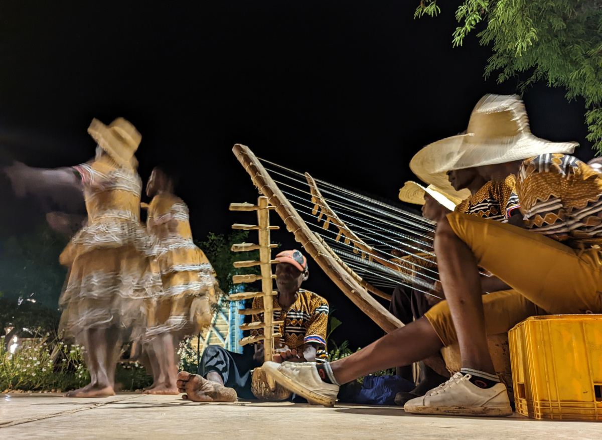 Local music and dance at Nile Safari Lodge