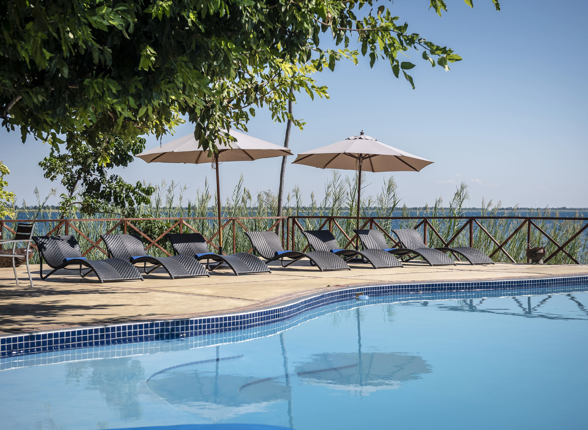 Swimming pool by Jonathan Raemal