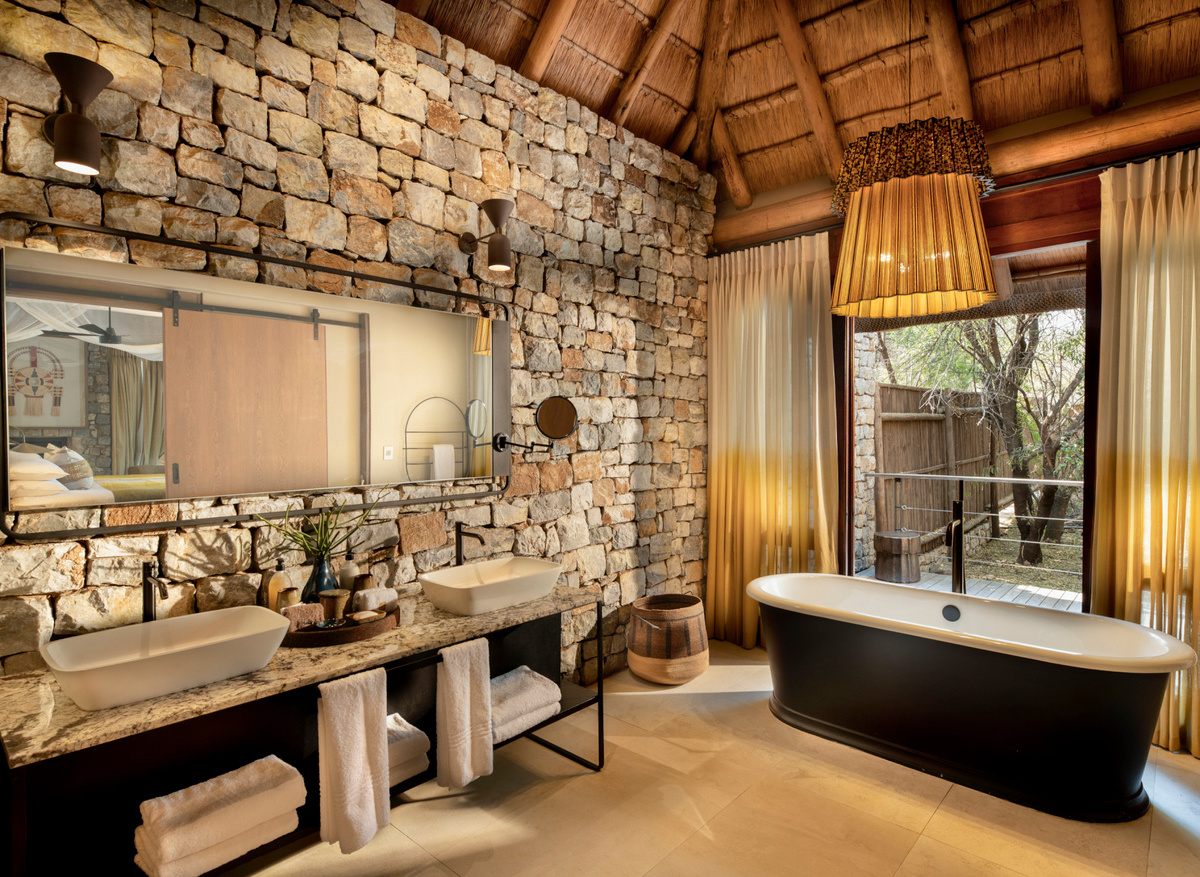 Morukuru Owner's House - Bathroom (2).JPG
