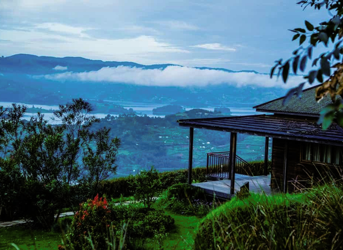 Luxury Safari Lodge – Lake Bunyonyi, Uganda