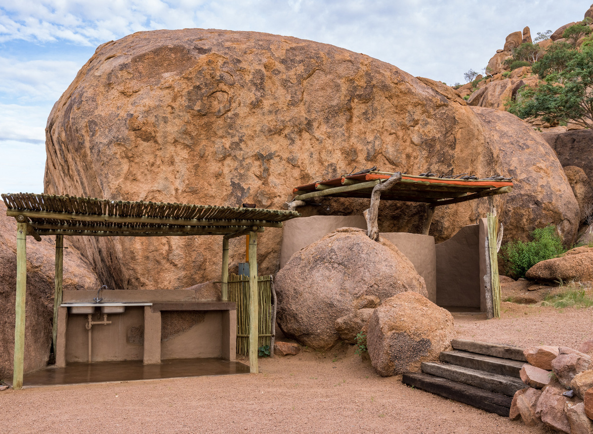 Mowani Campsite Private Kitchen & Bathroom