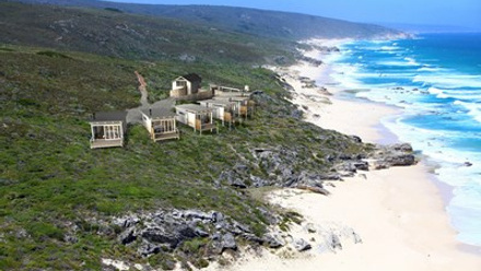 1De Hoop - Lodge exterior & surroundings.jpg