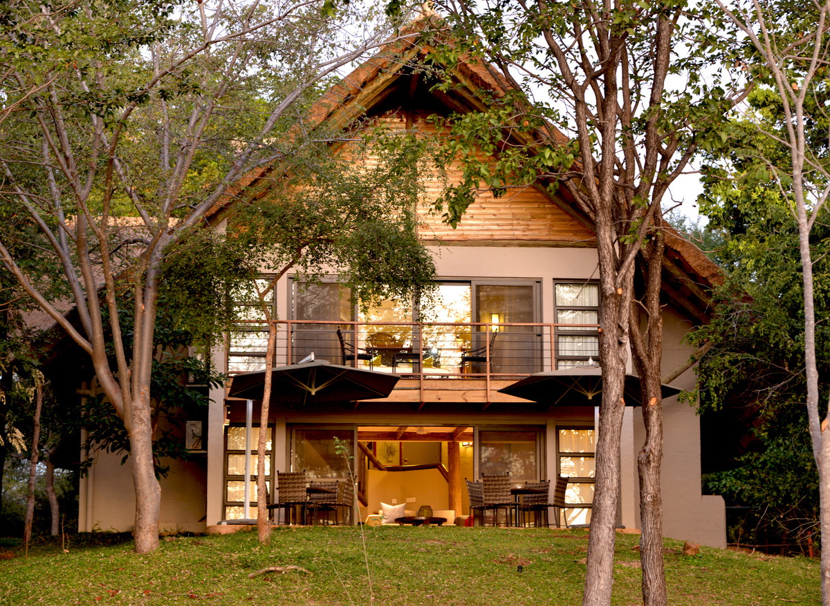 Victoria-Falls-Safari-Suites---3-bedroom-exterior-OPT.jpg