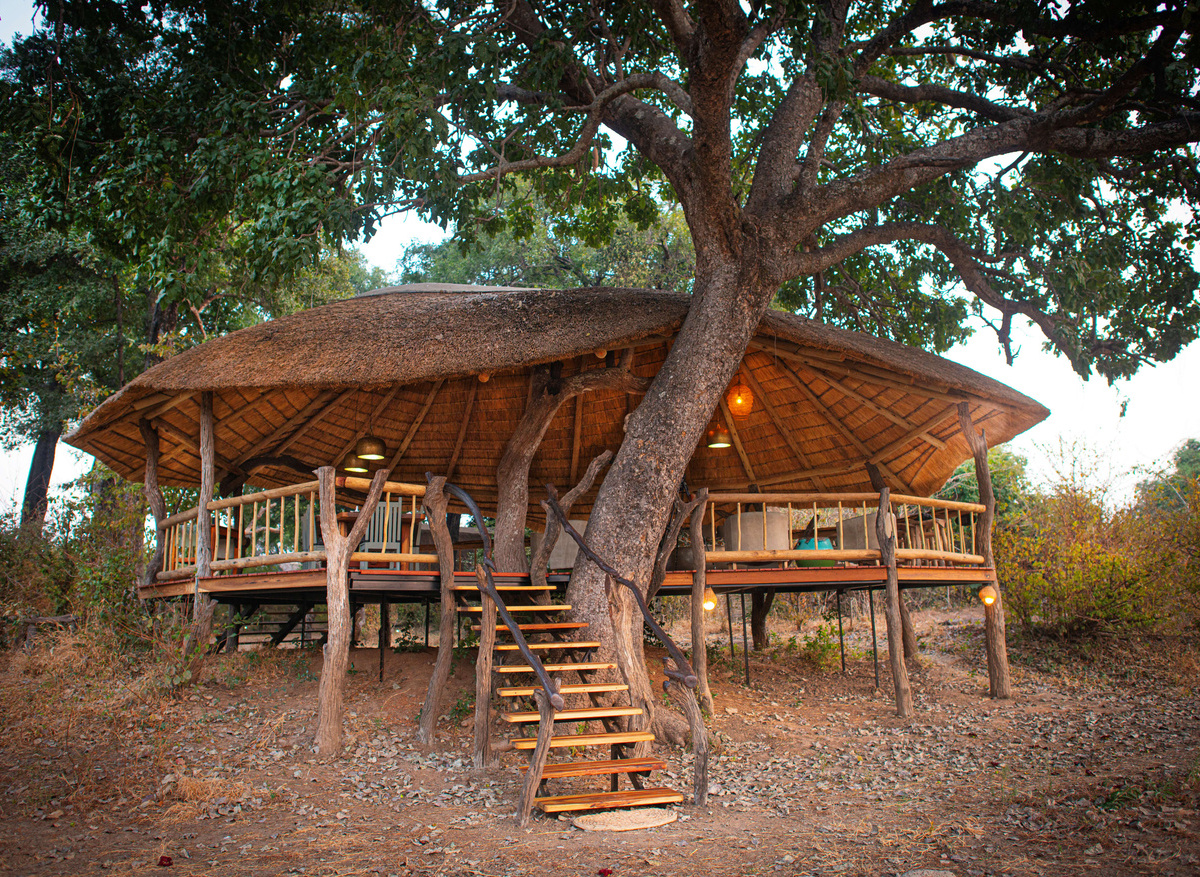 Mwamba Bush Camp viewing deck