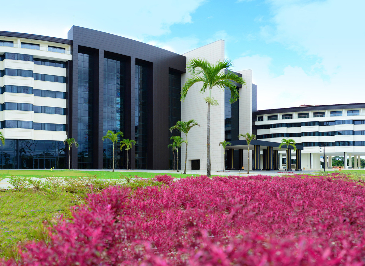 hotel_facade2.jpg