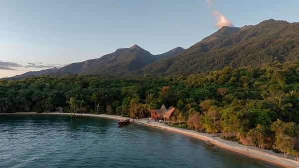 NOMAD+TANZANIA+-+Greystoke,+Mahale+-+Main+Area+-+Aerial+views+of+the+iconic+shaggy+mess.jpg