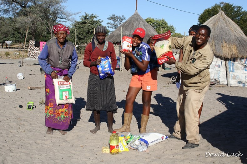 F04D-oct-handover_food-distribution-gudigwa.jpg