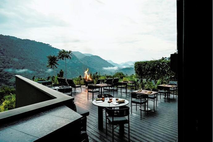 Silverback - Exterior - Deck - 7-1.jpg