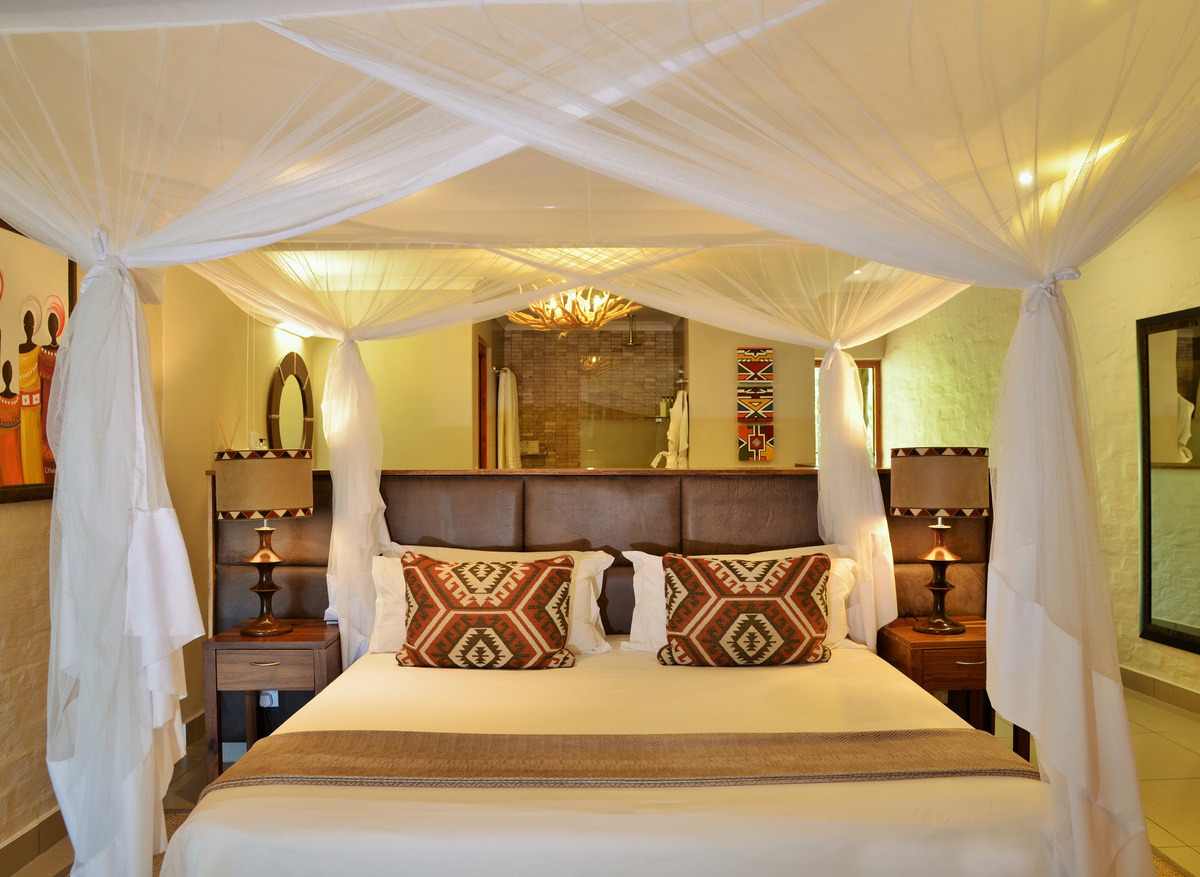 Club-Room-at-Victoria-Falls-Safari-Club-OPT.jpg