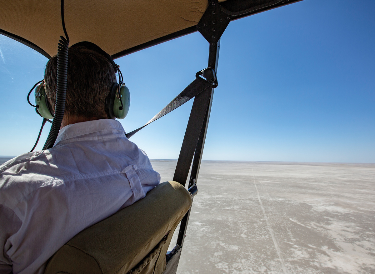 Helicopter Horizons - Makgadikgadi Pans Doors Off Scenic